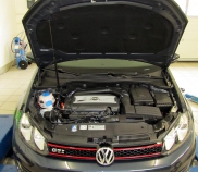 VW Golf 2.0lt TFSI 147KW Fahrzeug auf Leistungsprüfstand
