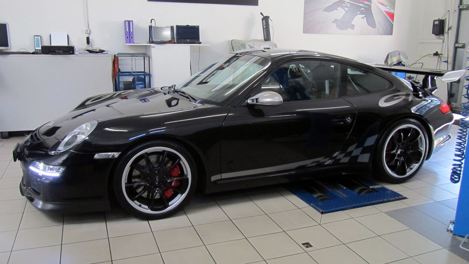 Porsche 997 GT3, Leistung 305kW/415 PS, Drehmoment 405 Nm (5500 1min) Max. U/Min. 8400