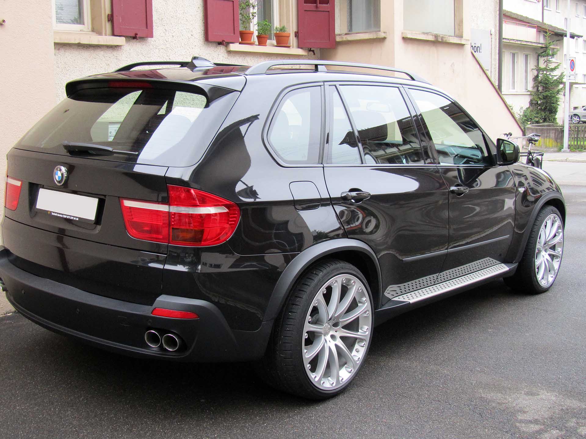 BMW X5 3.0 TDI mit Fahrwerktieferlegung und Umbau der Endrohre auf Audi R8 Look