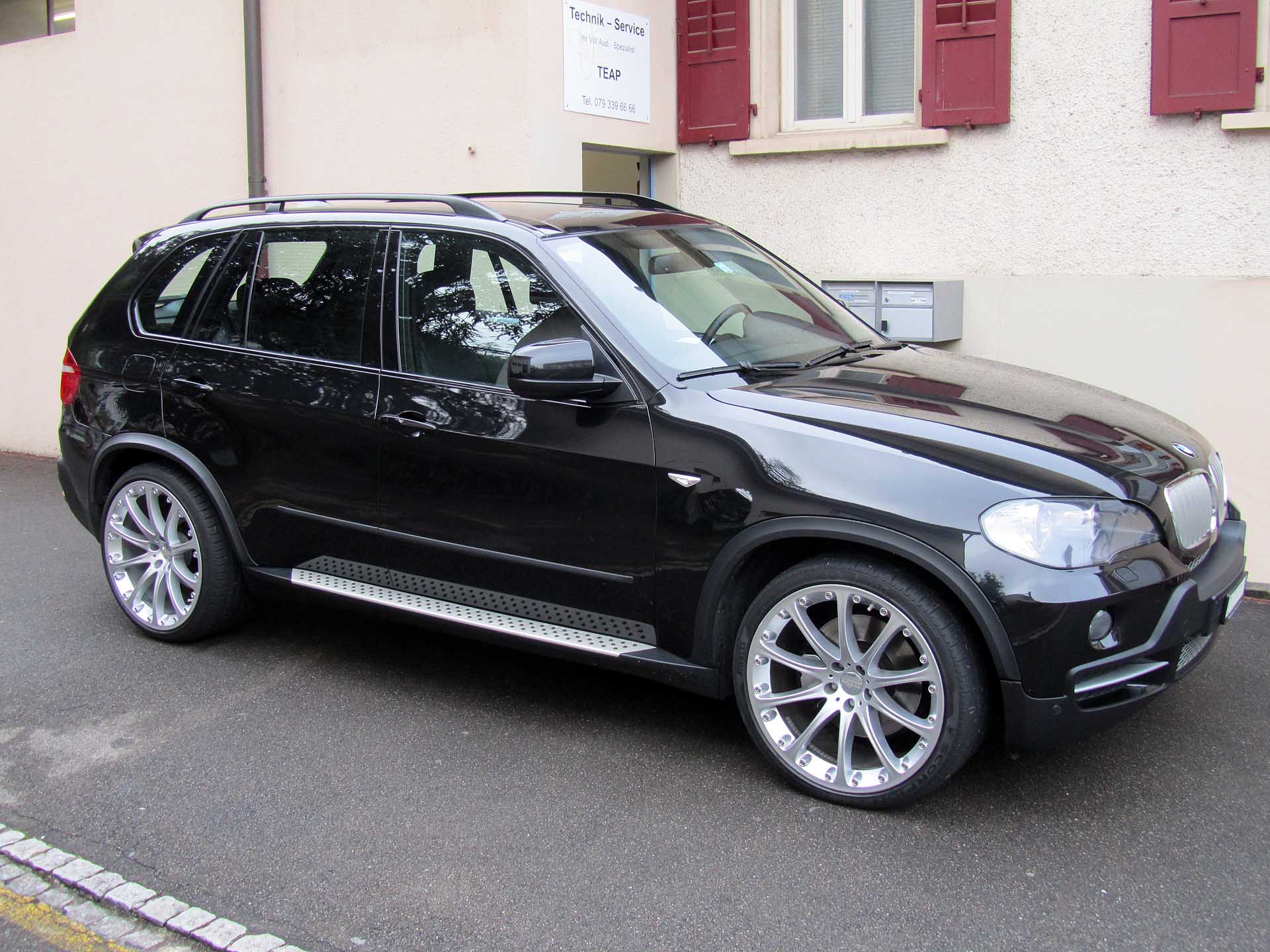 BMW X5 3.0 TDI mit Fahrwerktieferlegung und Umbau der Endrohre auf Audi R8 Look