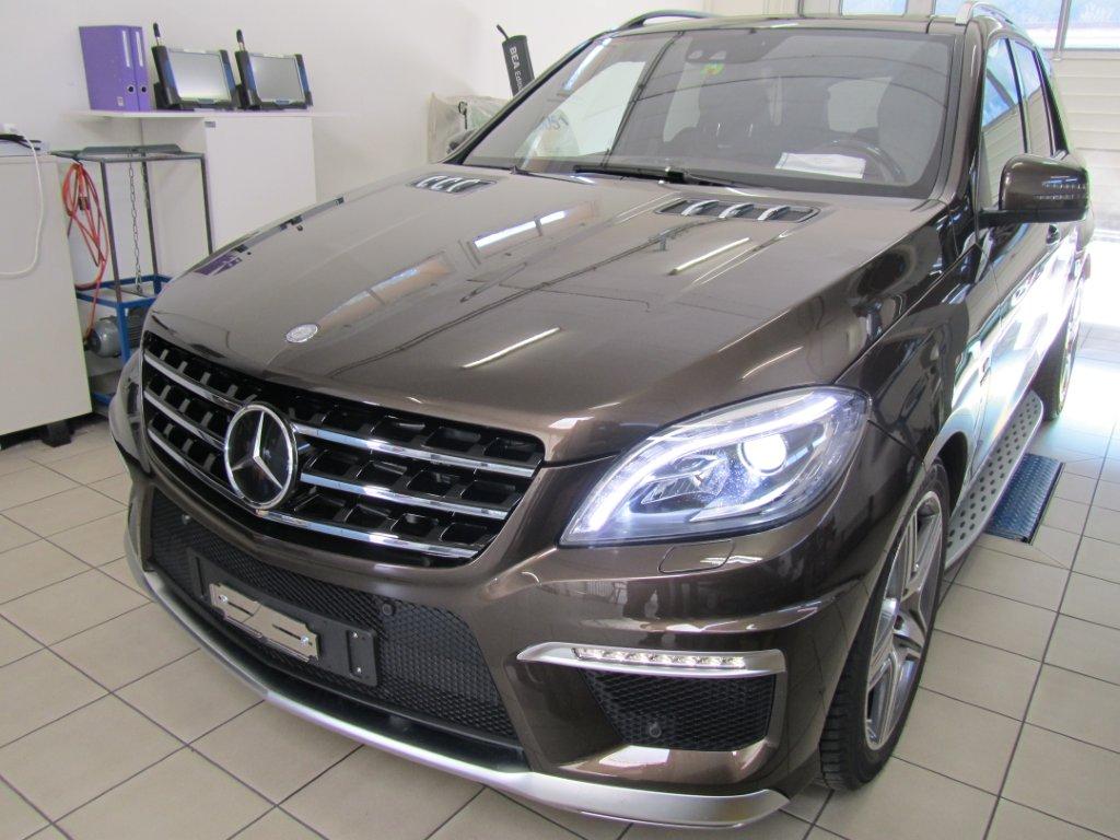 Mercedes ML 63 AMG mit elektronischer Tieferlegung